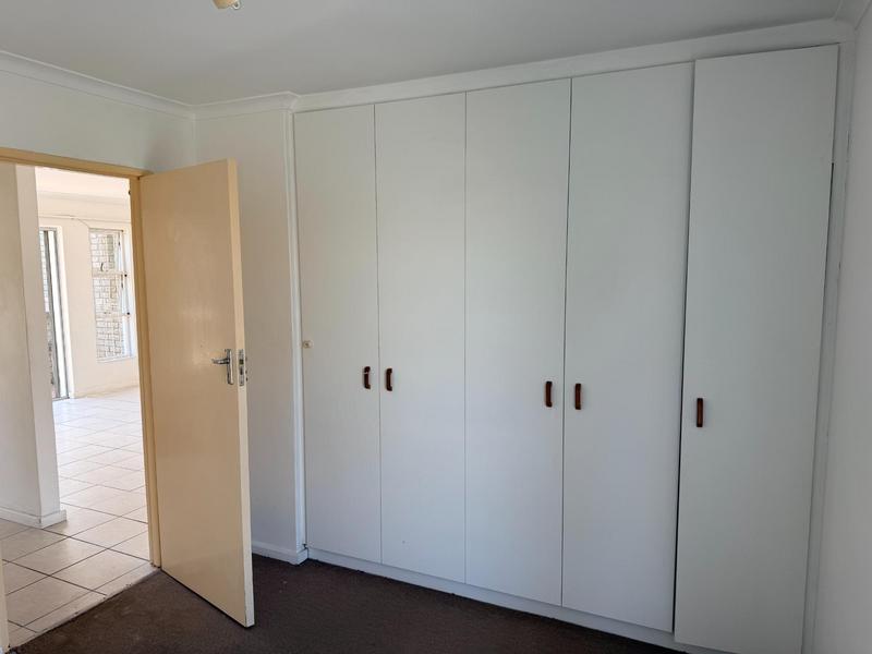 2 Bedroom Property for Sale in Oakglen Western Cape